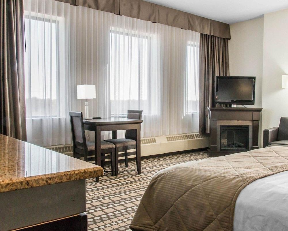 Clarion Hotel & Suites Winnipeg Exterior photo